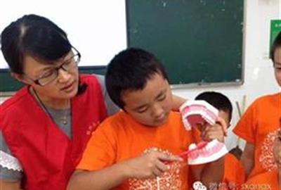 动手动脑趣味多，健康知识学起来。〉诙波“贵宾会未来星暑期夏令营”精彩活动来啦！！